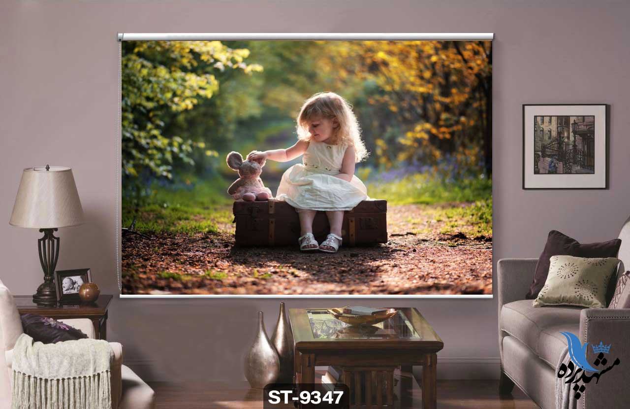 shaderoll-curtain-face-st-9347 پرده شیدرول تصویری طرح دختربچه و عروسک کد ST9347